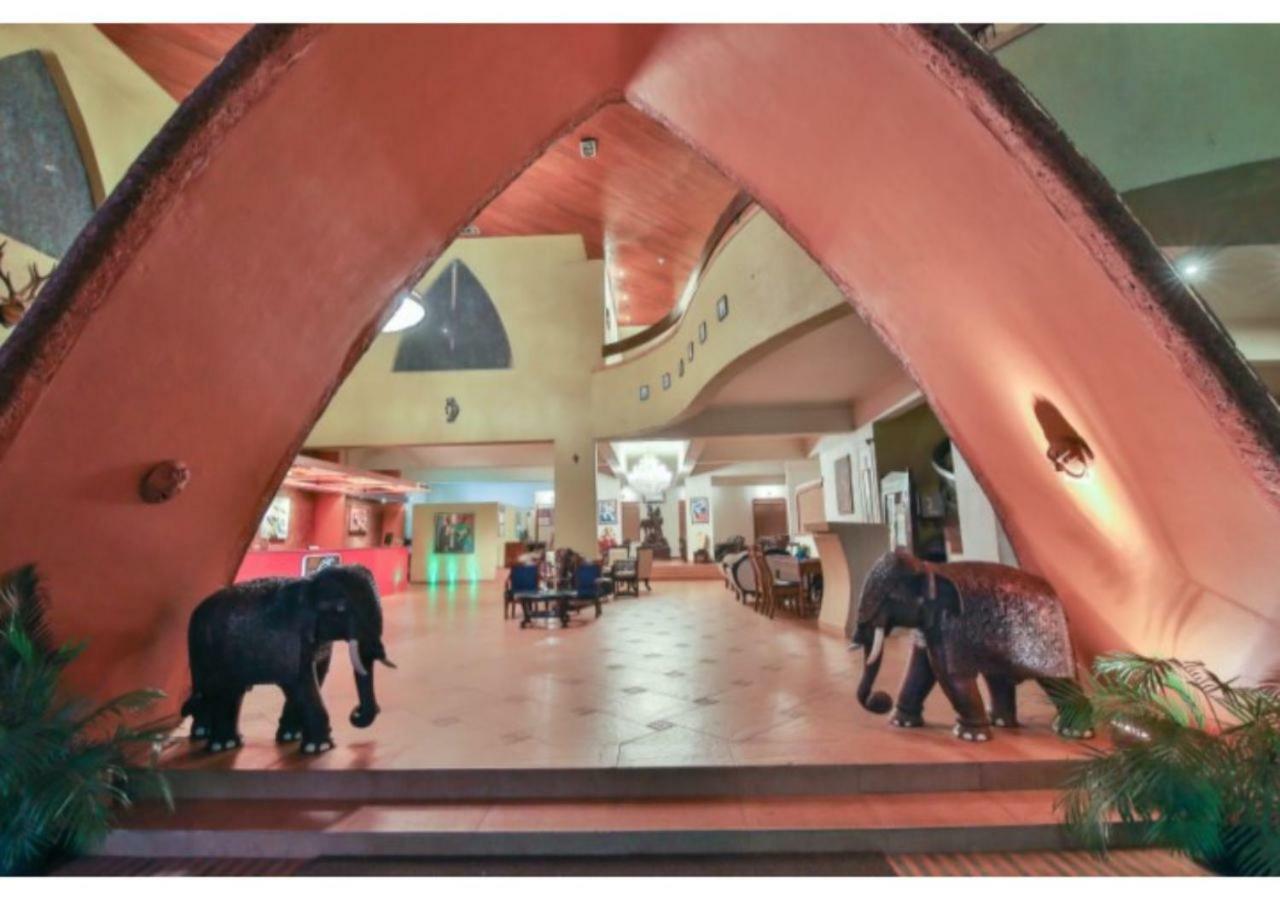 โรงแรมนีแลมสื เดอะ แกรนด์ กาลังกูติ ภายนอก รูปภาพ